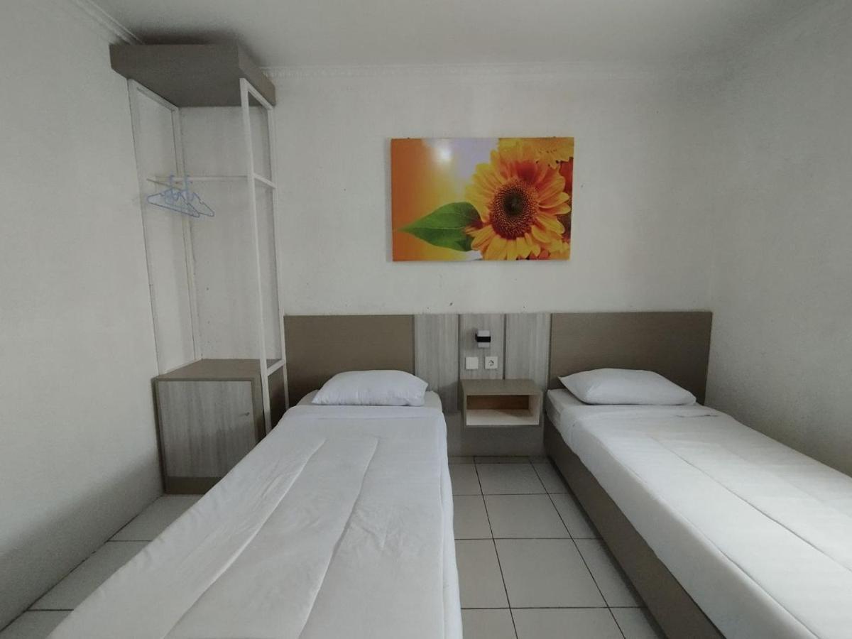 Hotel Syariah Selamat Sukabumi Extérieur photo
